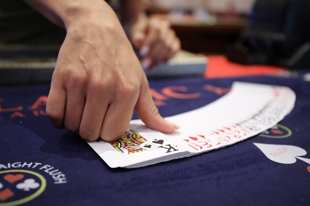 How To Play Baccarat Online - A Complete Beginner's Guide